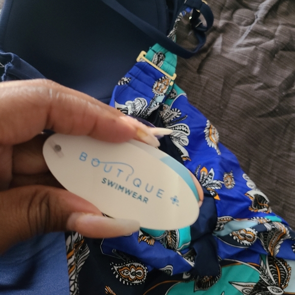 Plus size one piece bathing suit - Picture 3 of 3